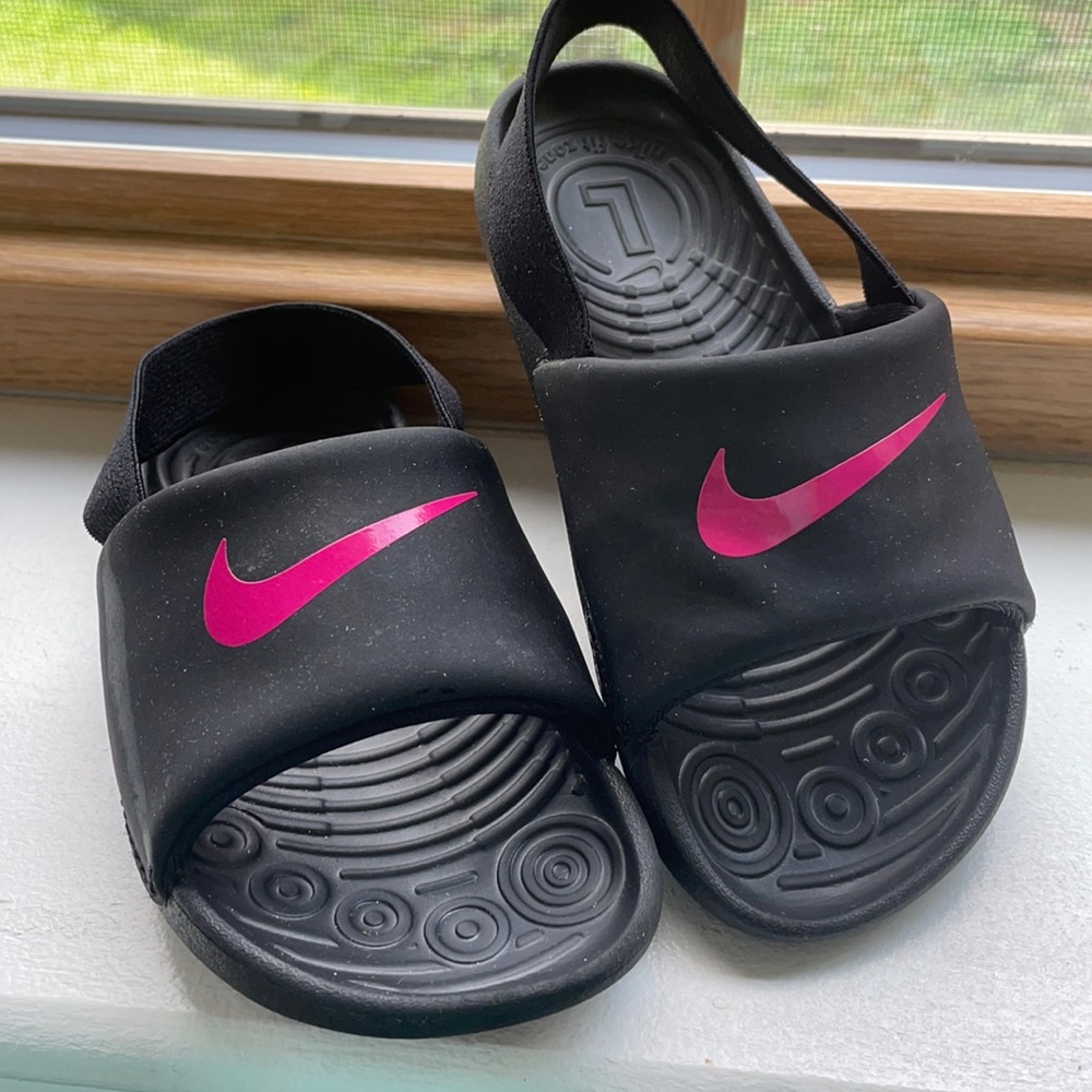 *SALE* Girls Nike Sandals size 10